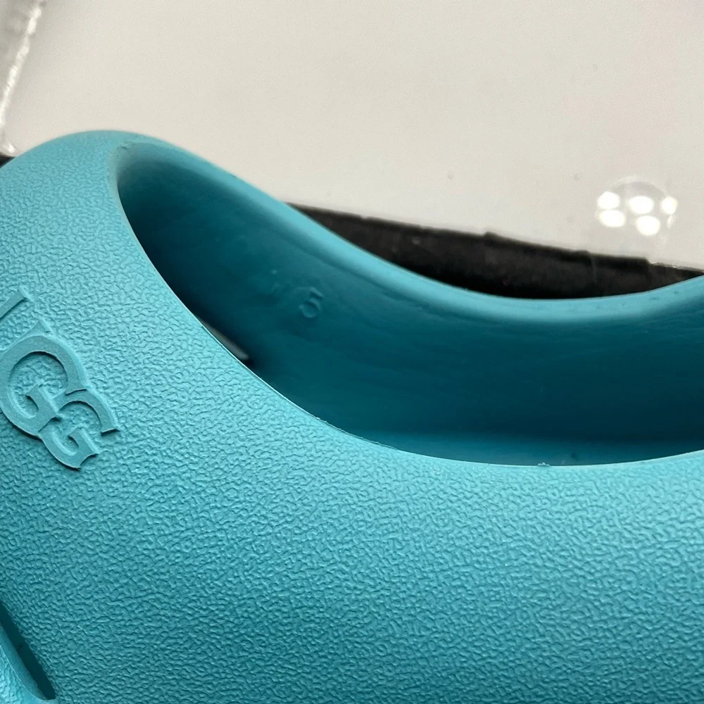 UGG Blue Quilted Slippers Slip-On‎ Comfort Size 5.